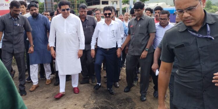 माणगांवात मनसेचा हल्लाबोल; कन्स्ट्रक्शन कंपनीच्या कार्यालयाची तोडफोड