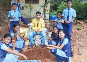 शालेय विद्यार्थ्यांचा अनोखा उपक्रम; सिडबॉलने वृक्षलागवड