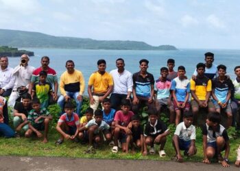 डोंगरी-राजपुरी रस्त्यावर दुतर्फा वृक्षांची लागवड