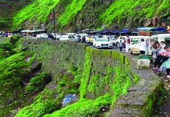 आंबेनळी, वरंध घाटातील वाहतूक सुरू