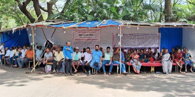 महिनाभरानंतरही उपोषणकर्ते वाऱ्यावरच