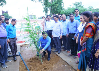 चारफाटा ते भिसेगाव रस्त्याचे रुप पालटतयं