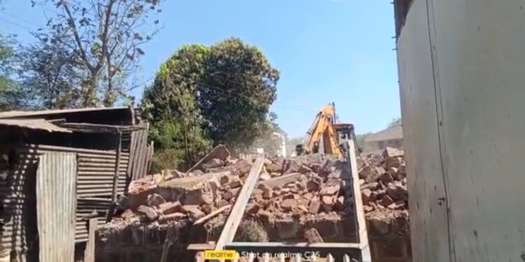 ठेक्यासाठी जुनी शासकीय इमारतच केली गायब