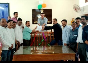 महाडमध्ये पत्रकार संरक्षण कायद्याची होळी