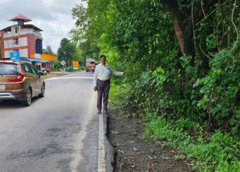 खचलेल्या साईडपट्ट्या अपघाताला आमंत्रण
