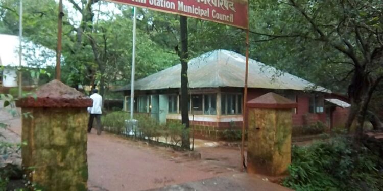 कर्मचाऱ्यांकडून पैशाचा अपव्यवहार?