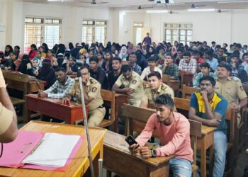 विद्यार्थ्यांना सायबर सुरक्षेचे धडे