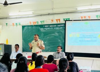 विद्यार्थ्यांना कायद्याची माहिती हवी