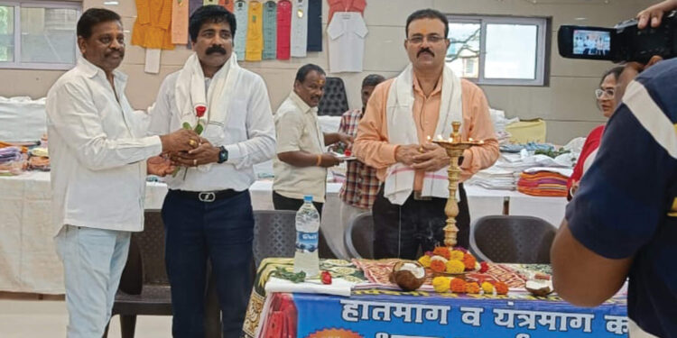 पनवेल: हातमाग कापड प्रदर्शन केंद्राचे उद्घाटन