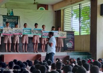 नावडे विद्यालयात सर्पमित्रांचा विद्यार्थ्यांशी परिसंवाद