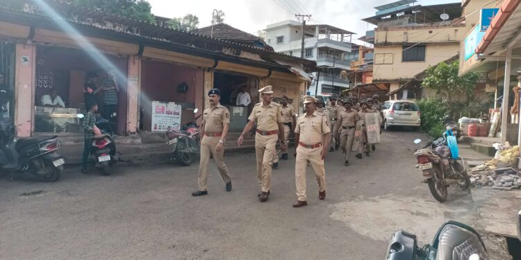 आगामी सणांच्या पार्श्वभूमीवर पोलिसांचा रुट मार्च
