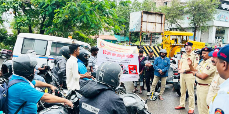 वाहतुकीचे नियम पाळण्याबाबत जनजागृती