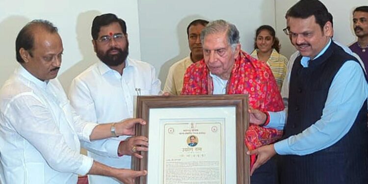 रतन टाटांना पहिला उद्योगरत्न पुरस्कार प्रदान