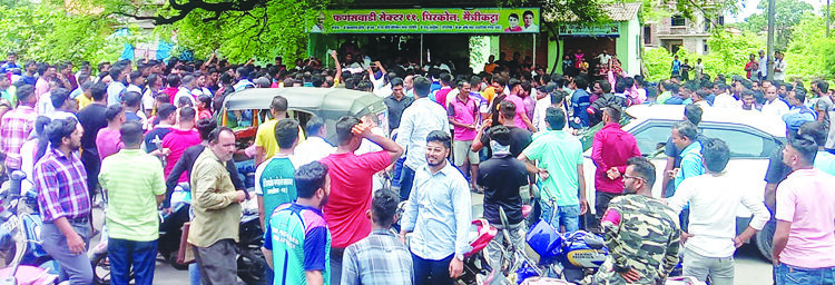 चिटफंड घोटाळा प्रकरणी, गुंतवणूकदारांचा पिरकोण गावात उद्रेक