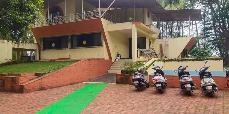 जि.प.कारभारी अध्यक्षांच्या निवासस्थानात