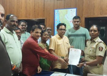 दोषी महावितरण अधिकाऱ्यांवर गुन्हा दाखल करा