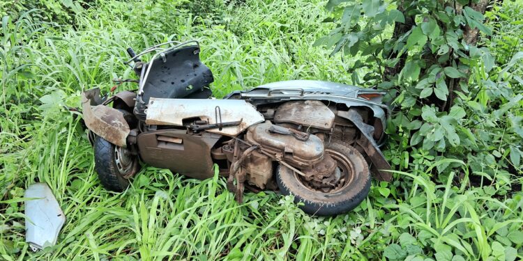 अलिबाग-वावे मार्गावर कावीरजवळ अपघात;दुचाकी चक्काचूर