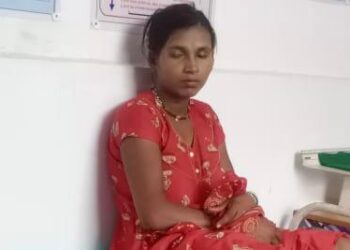 कुर्डूसमध्ये भर रस्त्यात महिलेने दिला बाळाला जन्म