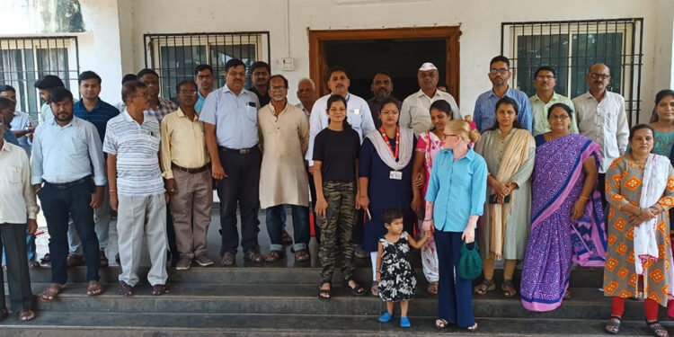 सरकारी कर्मचाऱ्यांची माणगावात निदर्शने