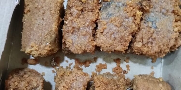 महाडमध्ये बुरशीयुक्त मिठाई