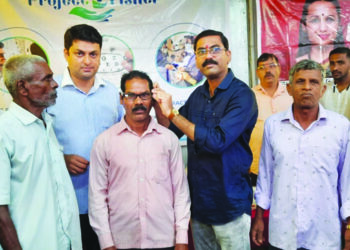 शेकापतर्फे वाणदे येथे नेत्र तपासणी