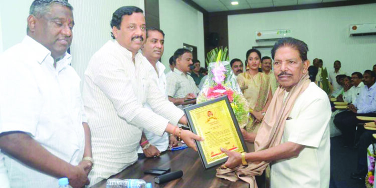 लक्ष्मण पेमारे लालबावट्याच निष्ठावंत पाईक