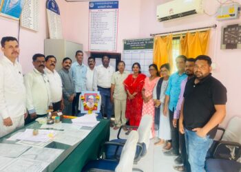 राजीव गांधी यांना अभिवादन