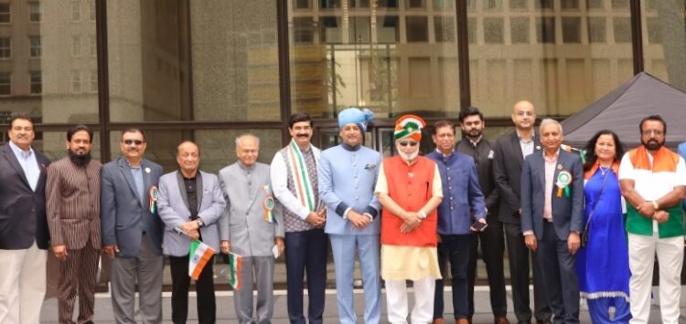 संभाजीराजे छत्रपती यांचे शिकागोत ध्वजारोहण