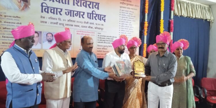 सुनील ठाकूर यांना पुरस्काराने सन्मानित