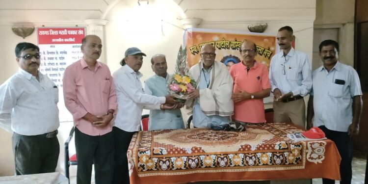 छायाचित्र दिनानिमित्त वामन पाटील यांचा सत्कार