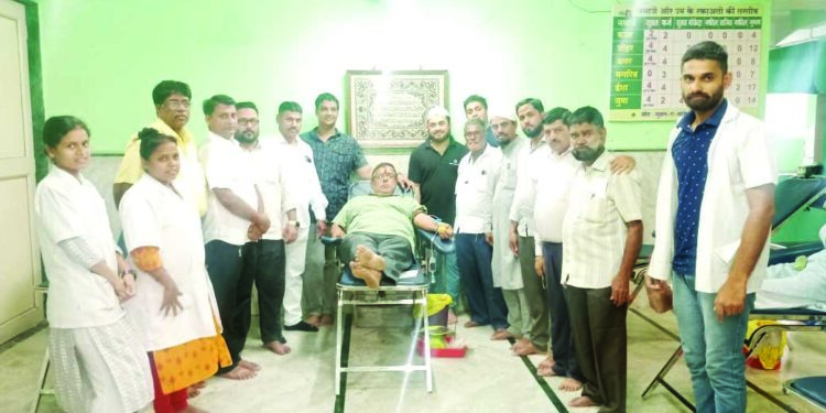 ईदनिमित्त अनोखा उपक्रम; 60 जणांनी केले रक्तदान