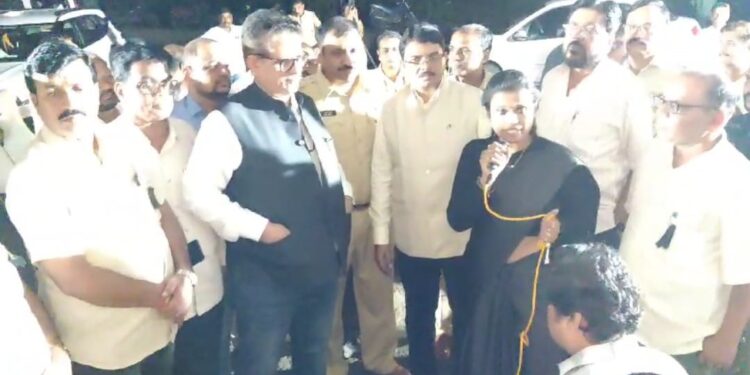 कामगारांचे पगार सप्टेंबरअखेर देणार