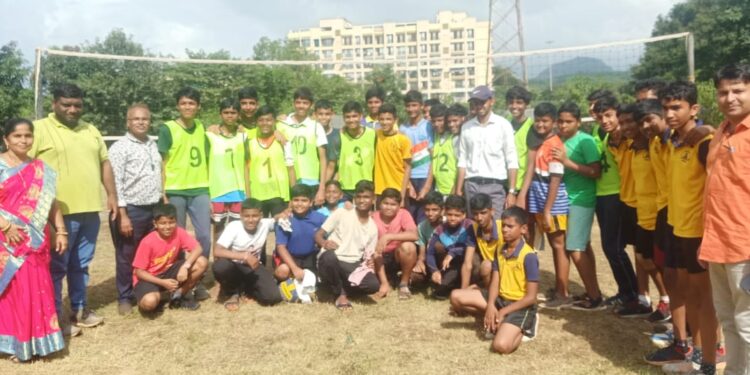 व्हॉलीबॉल स्पर्धेत अभिनव शाळेला विजेतेपद