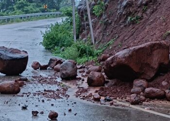 प्रवाशांना सूचना! दिघी – कुडगाव रस्त्यावर दरड