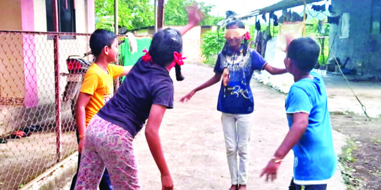 आंधळी कोशींबीर खेळ तग धरून