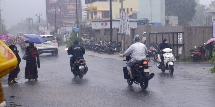 परतीच्या मुसळधार जिल्ह्यात पावसाने सरासरी गाठली, चिंता मिटली