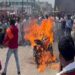 जालन्यातील घटनेच्या निषेधार्थ स्वतःच्याच गाड्या पेटवल्या
