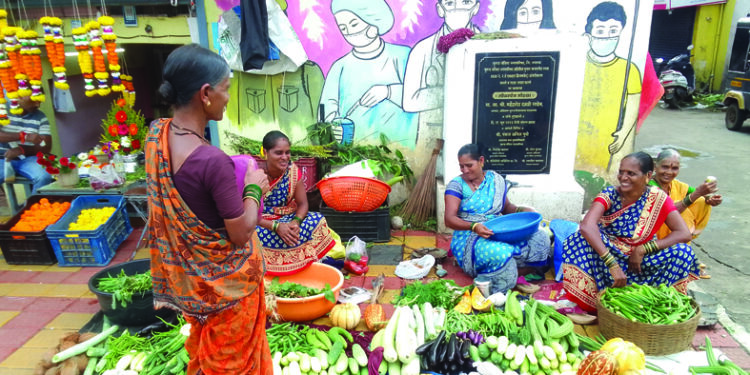 महिलांना भाजीपाल्याचा आधार