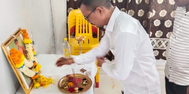 हुतात्मा नाग्या कातकरी यांना कर्जत येथे अभिवादन