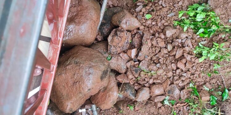 रोहा तालुक्यातील तिसे गावात दरड कोसळली