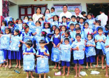 चार हजार विद्यार्थ्यांना स्कूल बॅग वाटप