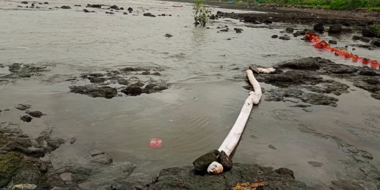 ओएनजीसीमधून तेलाची गळती