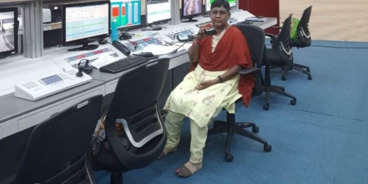 इस्रोचा काऊंटडाऊन देणारा आवाज हरपला