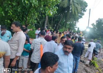 विसर्जनाला ढोल-ताशांचा गजर