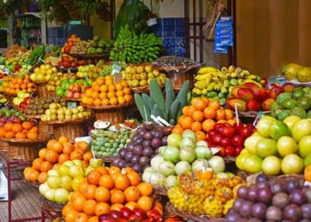 महागाईत फुलांचा सुगंध, फळांचा गोडवा हरपला