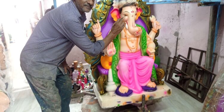 एकबोटे गणपती कारखान्याची शंभर वर्षाची परंपरा