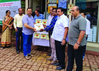 माथेरानमध्ये गणेश पूजन साहित्य वाटप