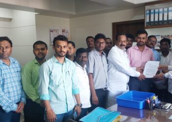 उत्तीर्ण कर्मचाऱ्यांची निरीक्षक संवर्गात समावेशाची मागणी