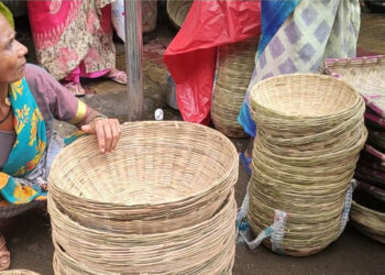 आदिवासी लोकांना बांबूतून रोजगार