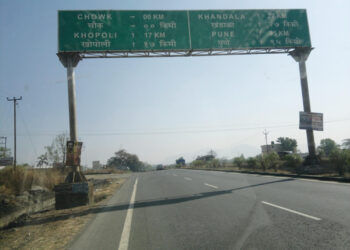 मुंबई-पुणे महामार्गावर अवजड वाहतूक बंद